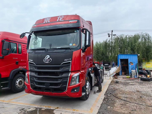 東風柳汽乘龍H7牽引車