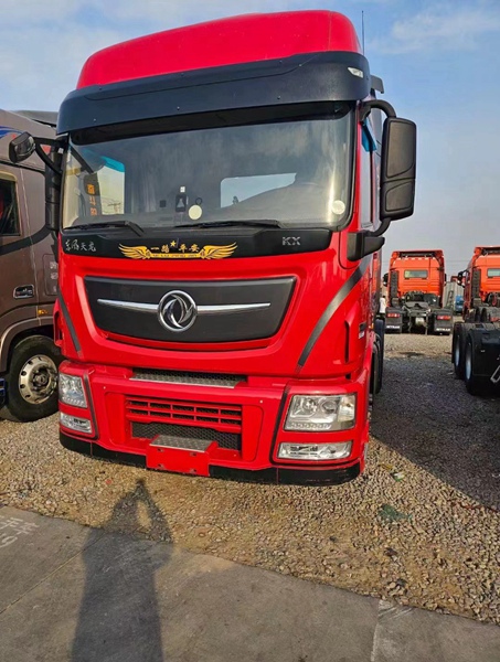 二手東風(fēng)天龍旗艦560馬力牽引車(chē)
